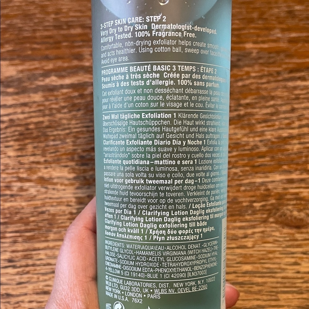 Clinique Clarifying Lotion in Aqua Blue - Picture 3 of 3